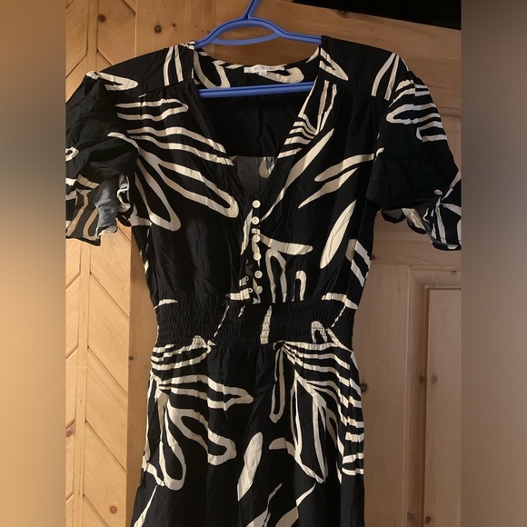 Beautiful flowy dress. Worn once -excellent condition. - Picture 2 of 2